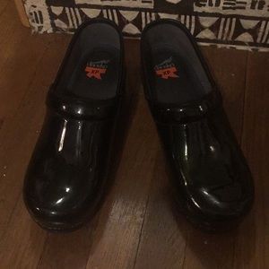Dansko Black Patent Clogs size 9